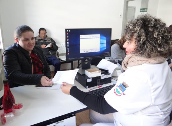 Disponibilização do número e senha ao paciente no laboratório / Foto: Giovana Pereira