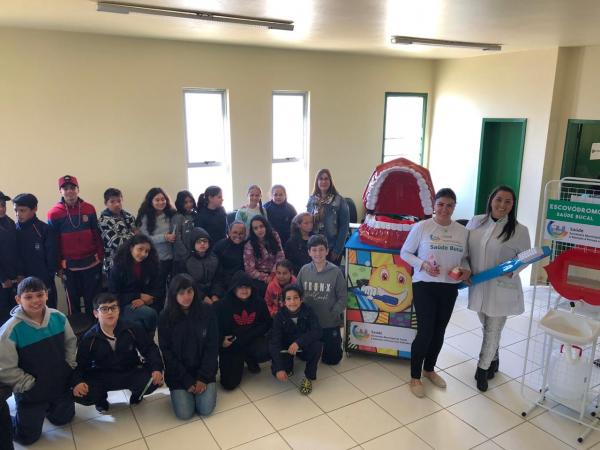 Profissionais da Secretaria de Saúde realizam trabalho de prevenção com as crianças e jovens das escolas da rede municipal / Foto: Giovana Pereira