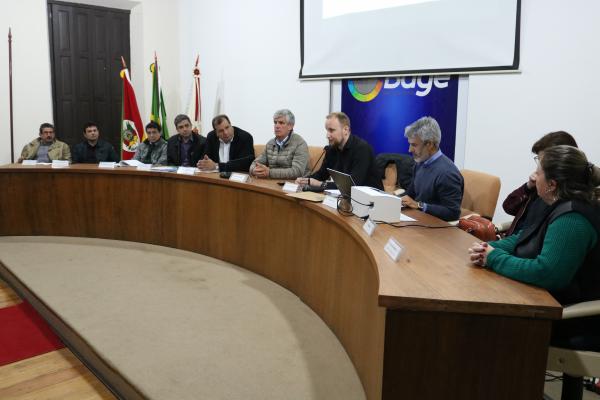 Além de Nicolini, o prefeito Manoel Machado, o secretário da Ageplan Eduardo Deibler, equipe e a arquiteta Kátia Vinciprova / Foto: Patrícia Leal