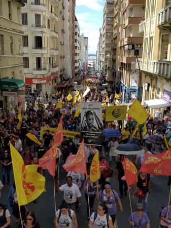Servidores na rua, em ato unificado, contra pacote de Eduardo Leite / Foto: Reprodução