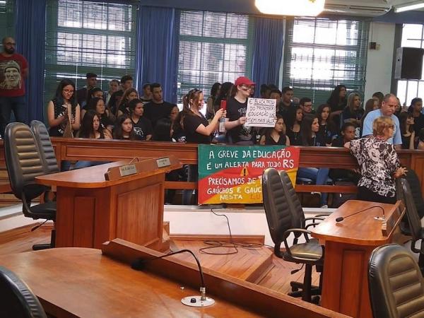 alunos na Câmara de Bagé / Foto: Reprodução