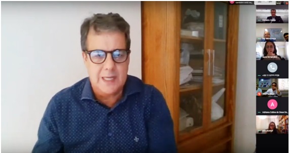 Coordenador do Departamento Jurídico do STIA Bagé durante a teleconferência / Foto: Reprodução 