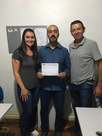 Foto: Com Dino, Fabiano Aquere (presidente do PTB) e Leilane Vianna Costa