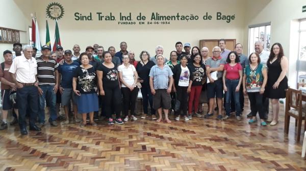 Reunião informou ex-funcionários do frigorífico sobre obtenção de valores para pagamento de créditos trabalhistas / Foto: Divulgação