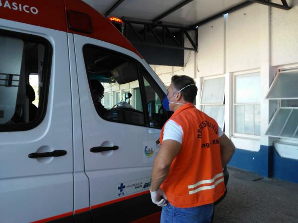 Divaldo fazendo vistoria juntamente com a Vigilância Sanitária do município / Foto: Divulgação 
