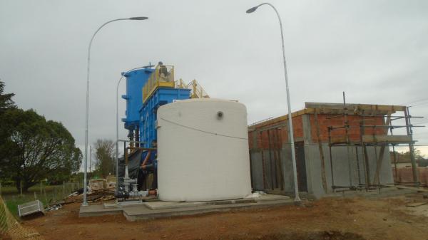 Tanques e outras estruturas estão sendo montadas em paralelo as obras de alvenaria / Foto: Divulgação