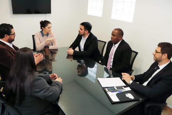 O prefeito Adriano Castro dos Santos em agenda em Porto Alegre com a deputada, Maicon e Kissuco / Foto: Divulgação