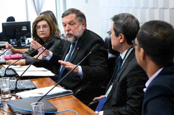 O senador conduziu mais de uma dezena de debates sobre o novo Fundeb / Marcos Oliveira/Agência Senado