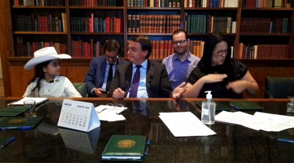 Bolsonaro Youtuber acompanhou live de presidente e cobrou punição a maus-tratos contra animais / Foto: Reprodução/Facebook