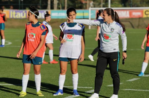 Seleção Feminina Sub-17 faz treino tático na Granja Comary / Foto: Laura Zago/CBF