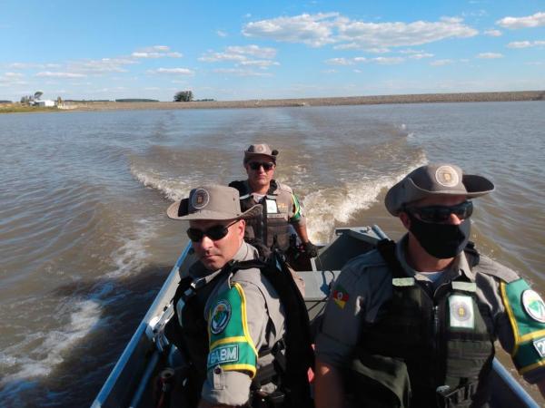 Pelotão da Polícia Ambiental em operação embarcada / Foto: Divulgação