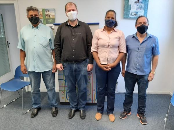O sindicalista Luiz Carlos Cabral, vereadores Tanira Ramos Martins e Jorge Coruja e o gerente Robson Borowski da Silva / Foto: Emanuel Müller
