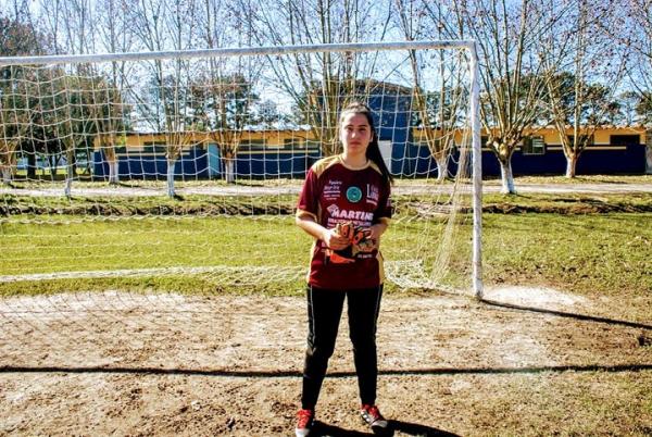 Paola no Parque Lobão em Pelotas na estreia do Campeonato Gaúcho sub-18 em 2019 / Foto: Arquivo Pessoal