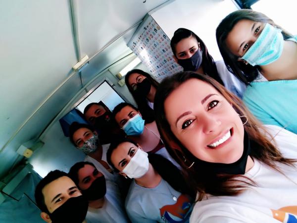 Lisandra com equipe do CBEA / Foto: Reprodução