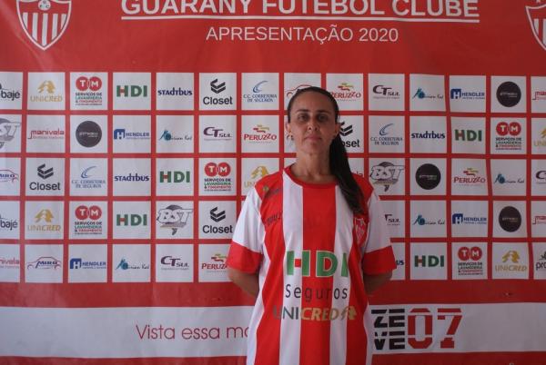 Josi com a camiseta do Guarany no dia que foi aprovada na seletiva / Foto: Reprodução