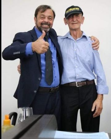 Postagem do prefeito com o pai postada no último sábado (24/04) / Foto: Reprodução/Facebook 