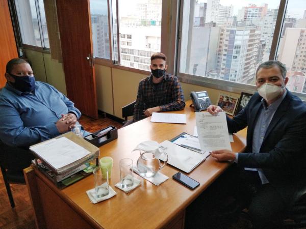 os vereadores com o deputado Edegar Pretto / Foto: Divulgação