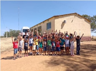 No dia 13 de fevereiro foi feita uma manifestação na Escola, aonde pais, alunos e simpatizantes da causa estiveram presentes o dia inteiro, inclusive almoçando no local / Foto: Divulgação