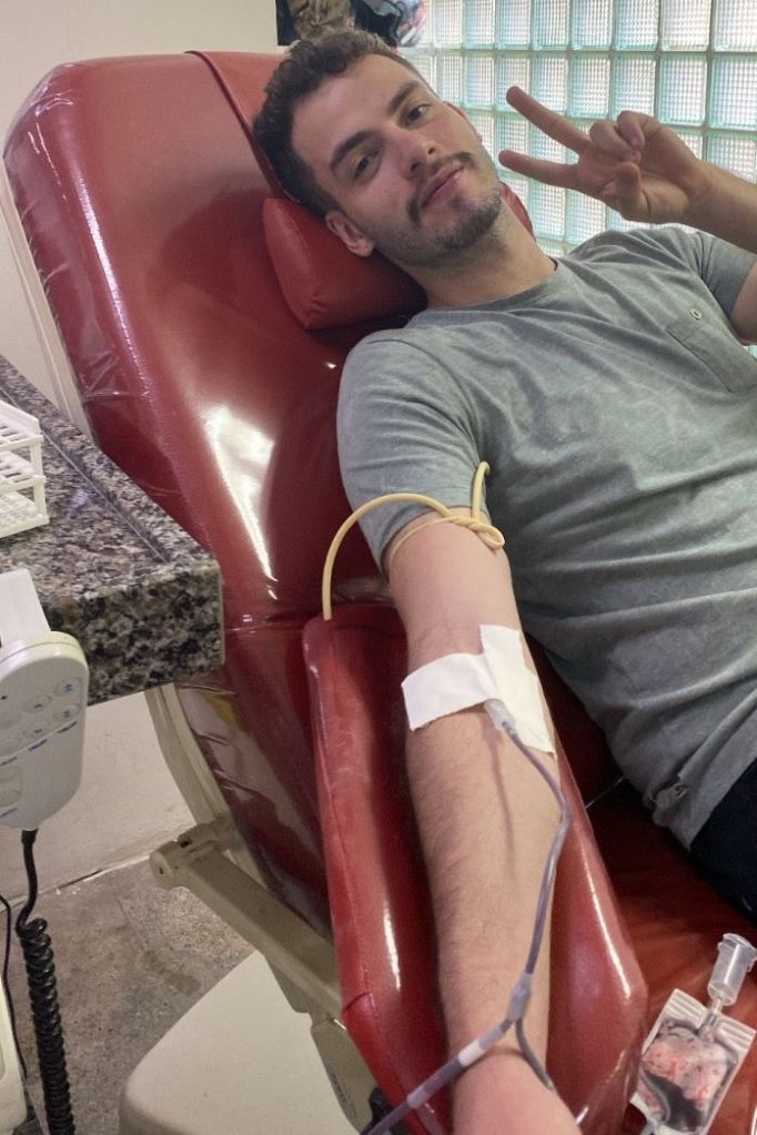 Lorenzo de Parnanselli, 23 anos, doou sangue pela primeira vez em 2019 para ajudar um familiar. “Agora, em 2023, eu voltei a sentir esse desejo de doar porque o meu sangue é O negativo, é o doador uni