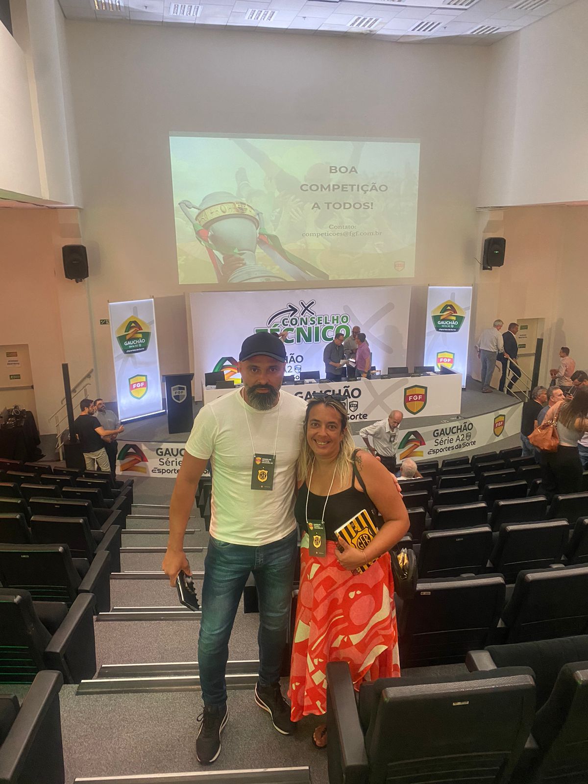 O treinador Alê Menezes e Luisy Ferraz gestora / Foto: Divulgação